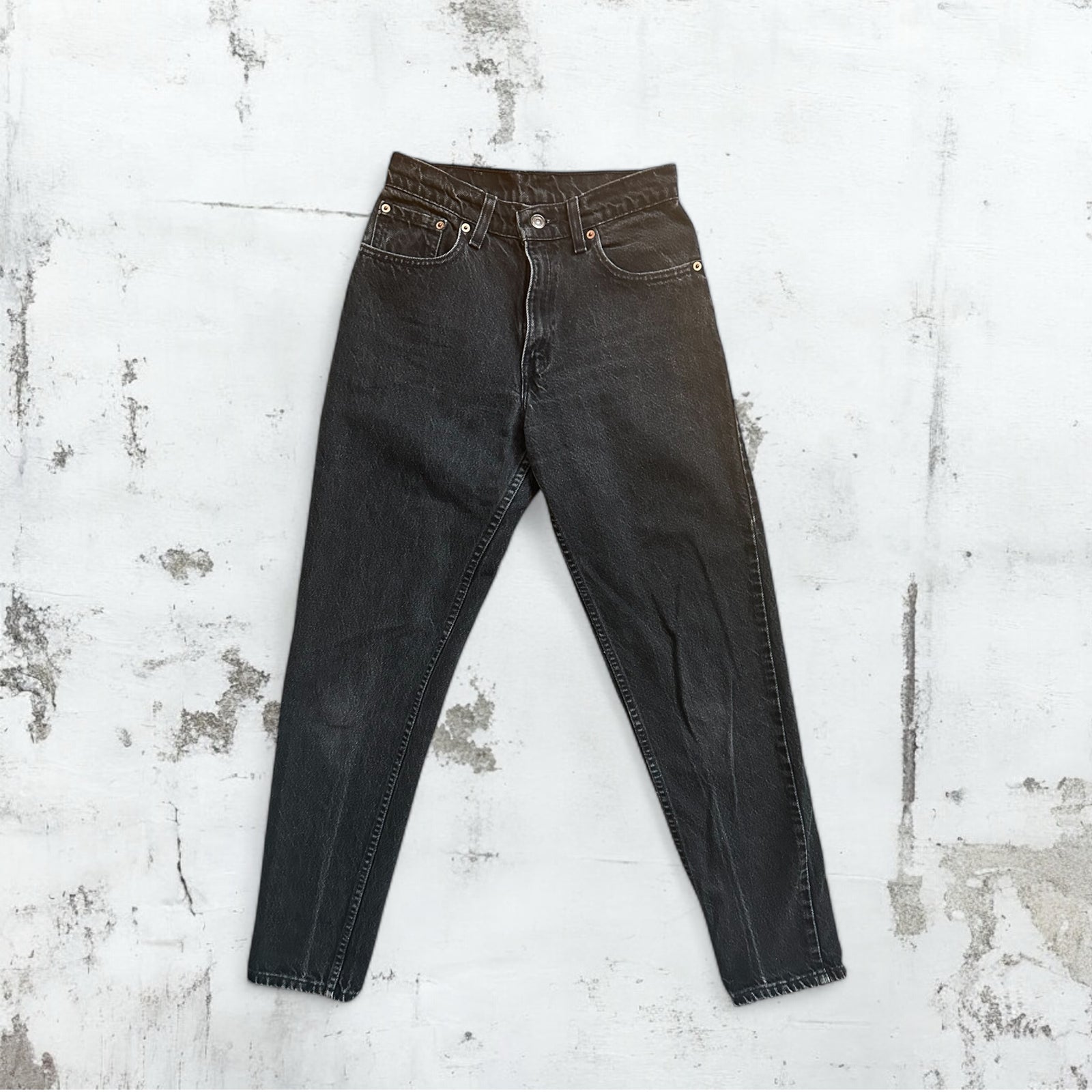 Black 550 Tapered Leg Levis