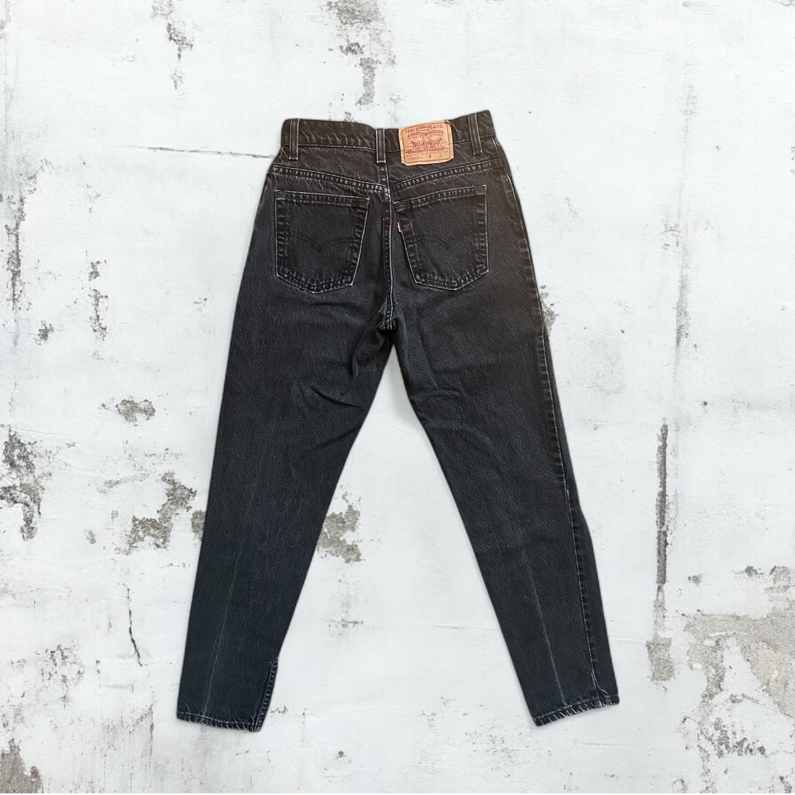 Black 550 Tapered Leg Levis
